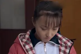 女孩为了应付老师带傻舅舅去开家长会，竟意外发现傻舅舅会写字视频封面