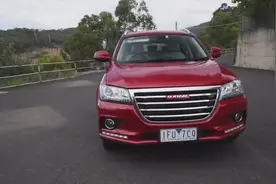 国外马路上，看到哈弗H2，用国际标准测试视频封面