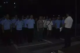 烟草部门凌晨出动 12个“无证烟摊”被查图片