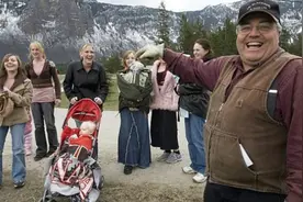 加拿大59岁大叔娶27位妻子生145个孩子视频封面