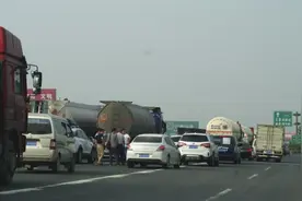 8月4日京昆高速石家庄段大堵车图片