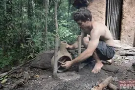 澳大利亚小伙“野外生存”挑战！用泥土造出了熔炉鼓风机！图片