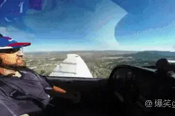 爆笑GIF图第12435：这个闹钟，我能看一天！图片