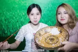 每日五佳帖 没有菜！90后美女一口气吃完8斤白米饭图片