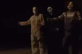 为什么老外那么能玩，大半夜的洗车恶作剧，晚上还是不要出门了图片