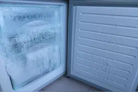 冰箱冷冻室结冰打不开怎么办？用了这法子，开门顺顺利利！图片