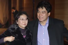 62岁朱时茂的小两岁妻子范旭霞近照图片