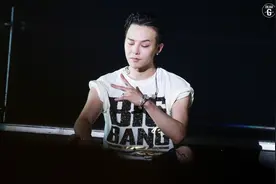 权志龙演唱会失误唱错歌，他应该是太累了！图片