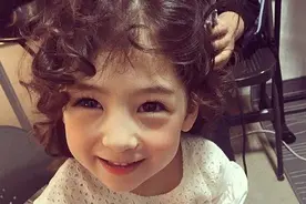 韩国混血电眼小萝莉横扫网络，号称千年一遇眼睛都在微笑图片