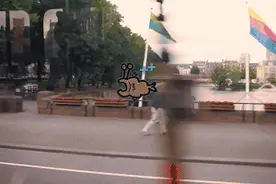 一个智障小游戏帮坐车的人戒掉了手机图片