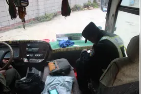 亚东县公安局扎实开展客运车辆安全检查工作图片