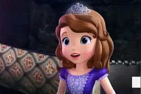 苏菲亚变成美人鱼施了魔法，护身符变颜色啦