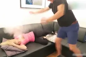 老婆总爱赖床？大神教你如何叫另一半起床！