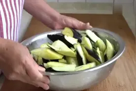 长条茄子这样烧，我家一周至少吃七次，比吃肉还过瘾视频封面