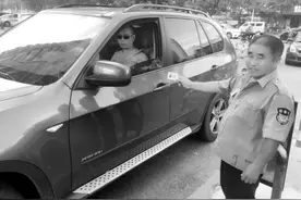 在水一方业主小区内停车被“计时收费”图片