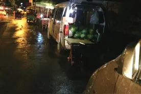 流动摊贩流行喇叭叫卖图片