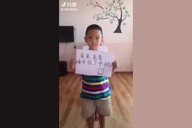 100年前躺着吸鸦片，100年后躺着玩手机。