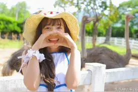 民俗旅游：漂亮少女嘟嘴清新旅拍可爱俏皮活力十足！图片