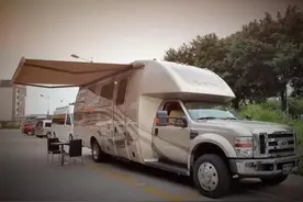 移动生活！福特F550豪华房车 外观大气 内饰奢华舒适图片