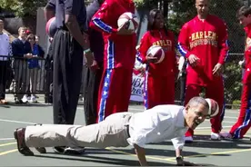 外国健身达人的花式俯卧撑，你可否一战？图片