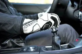 赛车手口述：自动档上坡易后溜？学会这招坡大也不是事！图片