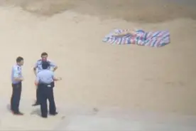 合肥天鹅湖一高二男生溺亡（组图）图片