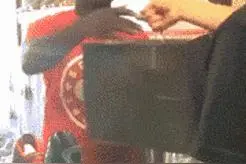 穿上新买的鞋子后，正确的走路方式(图)图片