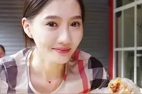 美女最爱小龙虾，据说可以美容？图片