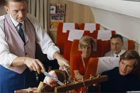 20世纪的飞机乘客的飞机餐是吃什么呢？图片