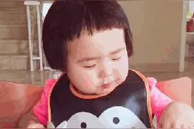 原来吃饭的样子也可以萌的不要不要的啊！图片