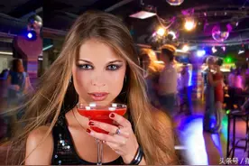 女友在酒吧当领班，我该不该爱上这个“低度犯规”的女孩图片