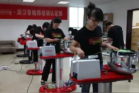 纳尼？羽毛球穿线还需要考认证？高手教你小白也能学会的穿线方法图片