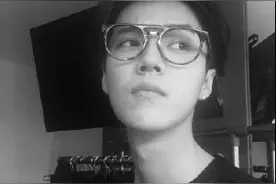 C罗关注后，鹿晗转型鹿不羁，爱上黑白滤镜走酷帅路线！图片