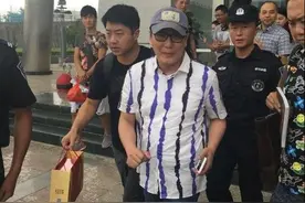 49岁情歌王子张信哲发福认不出，将军肚圆滚滚似西瓜图片