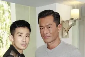 吴君如女扮男演电视，穿人造胸肌装和古天乐比较图片