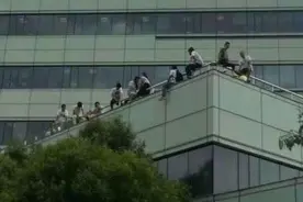 上海贝尔曝十几个外包员工因赔偿没谈拢以跳楼威胁图片