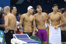 What？宁泽涛旁边站着陈伟霆？图片