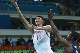 男篮小组赛：中国不敌美国图片