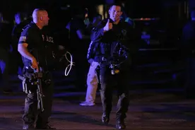 美国特警享受丰盛的勤务餐图片