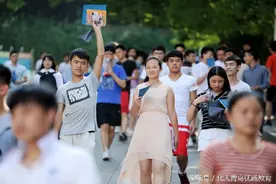 青春本该活力无限，然而究竟是什么原因消磨了我们大学生的斗志？图片