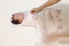 宝宝包被方法，超实用，学习了！图片