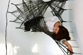 新酷应用：蜘蛛机器人，让你睡在半空的“盘丝洞”里图片