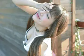 肉肉的妹子在夏天游泳时候可以选择这样款式的泳衣！图片