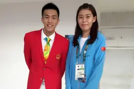 郭艾伦毕竟网红美女争相合影，讲真没有带牌去打已经很收敛了好吗图片