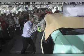 4S店真任性 砸坏路虎车窗就可以免费开回家图片