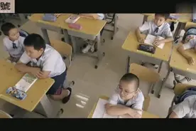 老师让穿校服来上学，熊孩子把孝服穿来了视频封面