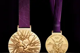 狠狠咬了一口奥运金牌，发现...不是纯金滴！图片