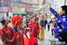 被中国文化吸引——老外圆了中式婚礼梦图片