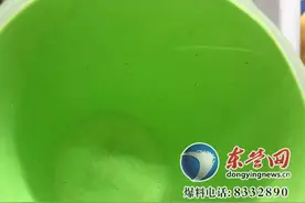 业主家中自来水中现黑色小颗粒 物业：将及时上门检修图片