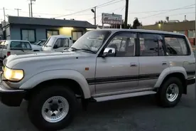 美国二手车市场偶遇陆巡LC80 1991年的老车竟然还这么新